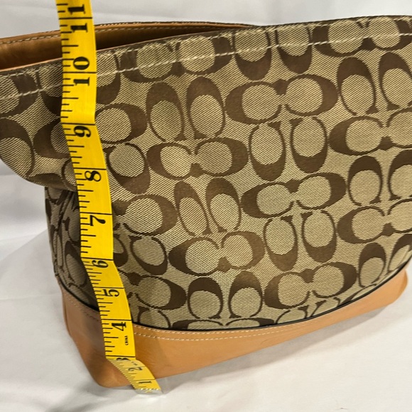 Authentic Vintage Coach Tan Signature inner pocket, Fabric & Leather Hobo Bag - Picture 10 of 13